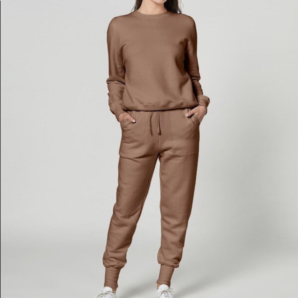 Equipment Julien Sweatshirt & Vida Jogger set